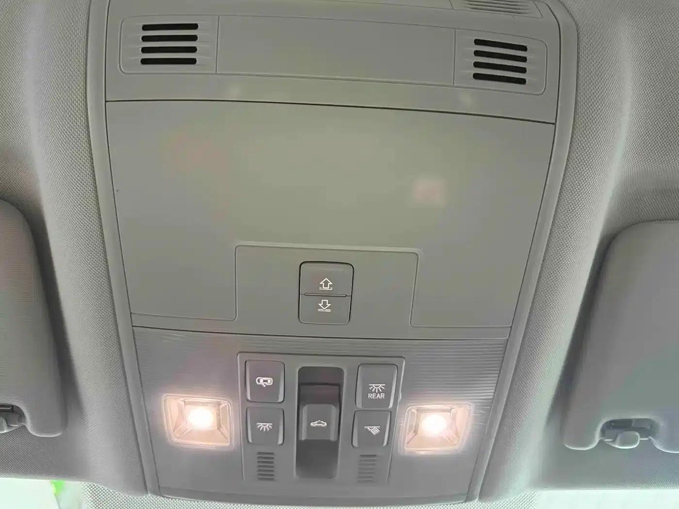 Volkswagen Magotan 2023 2 Millionth Unit Commemorative Edition 280TSI DSG Comfort Model — миниатюра 14