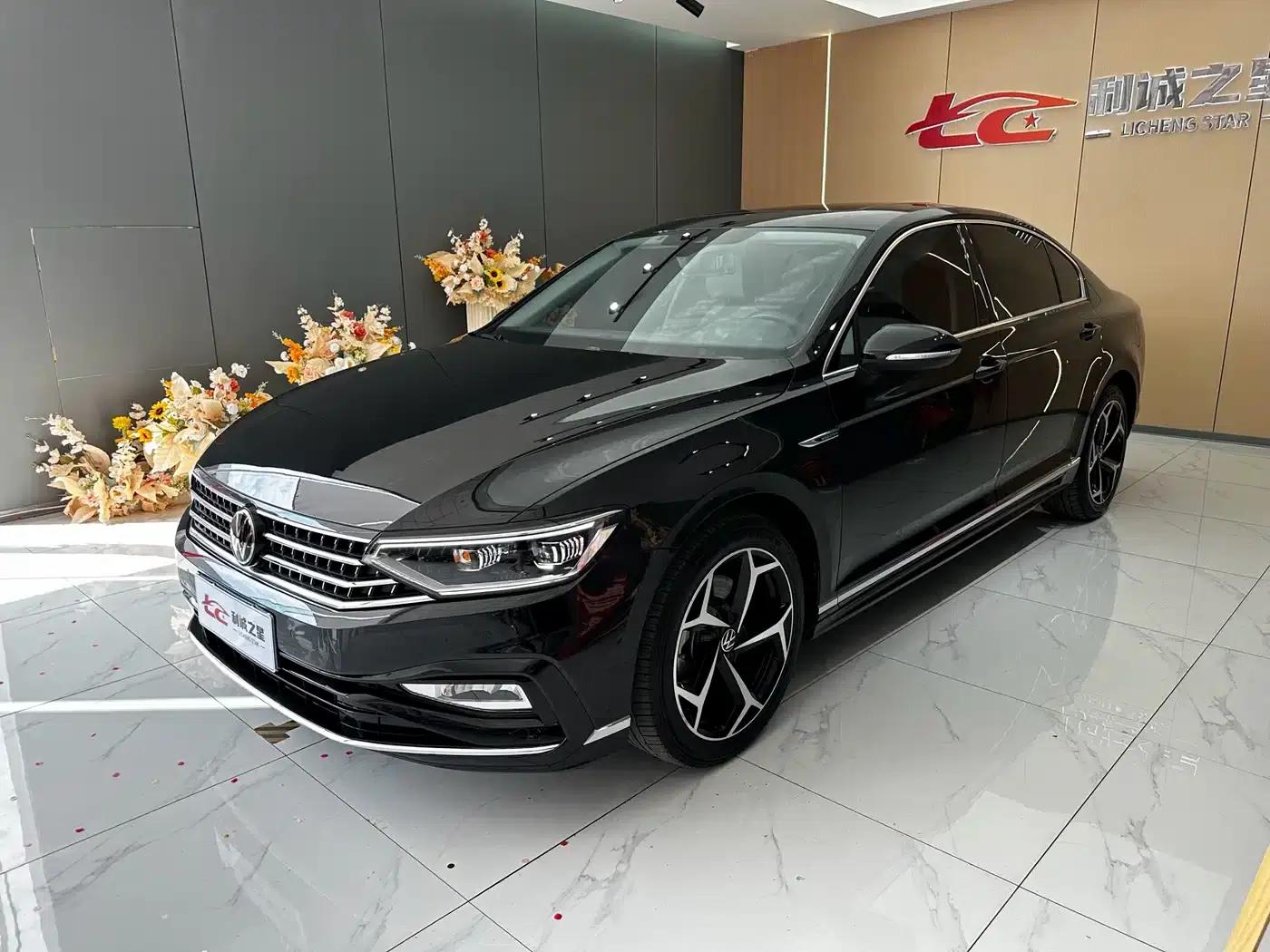 Volkswagen Magotan 2023 2 Millionth Unit Commemorative Edition 330TSI DSG Luxury — миниатюра 1