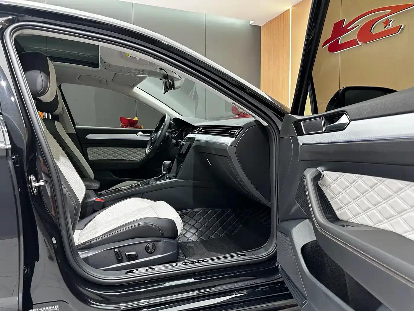 Volkswagen Magotan 2023 2 Millionth Unit Commemorative Edition 330TSI DSG Luxury — миниатюра 11