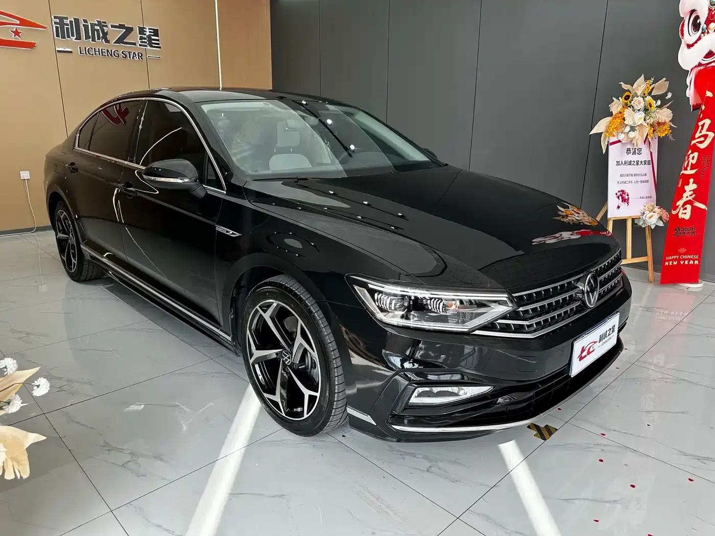 Volkswagen Magotan 2023 2 Millionth Unit Commemorative Edition 330TSI DSG Luxury — миниатюра 3