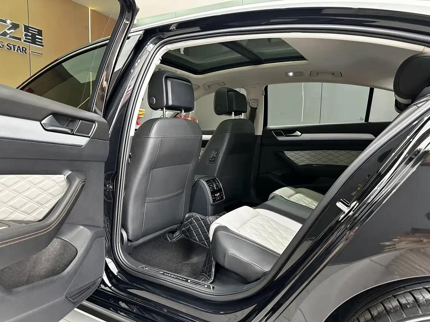 Volkswagen Magotan 2023 2 Millionth Unit Commemorative Edition 330TSI DSG Luxury — миниатюра 10