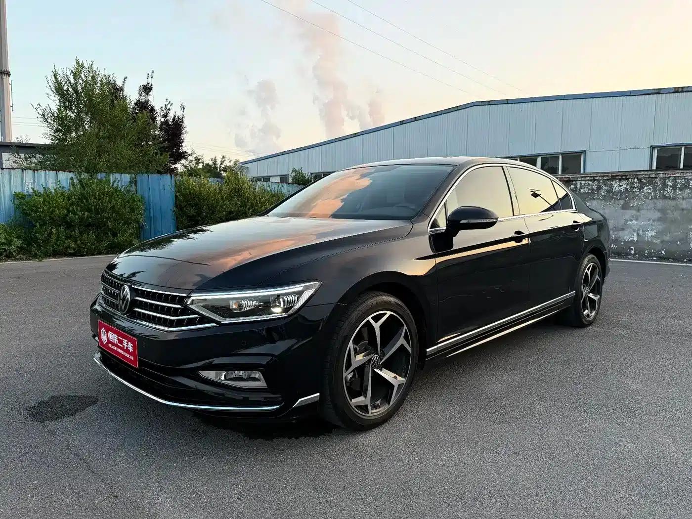 2025 Volkswagen Passat 330TSI DSG Luxury Edition — миниатюра 1