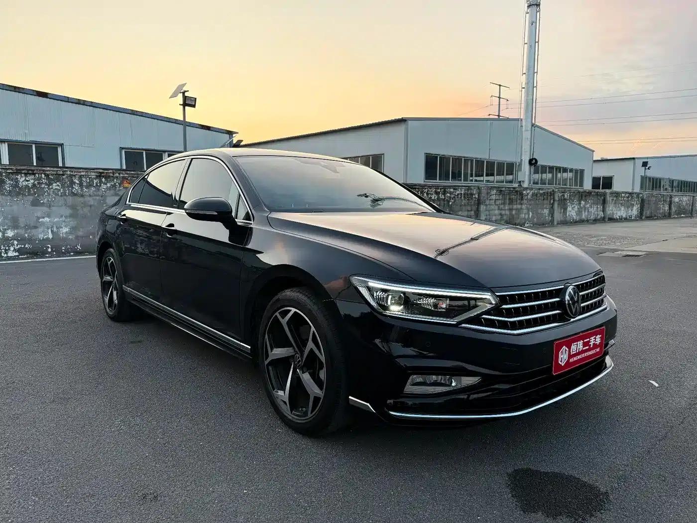 2025 Volkswagen Passat 330TSI DSG Luxury Edition — миниатюра 3