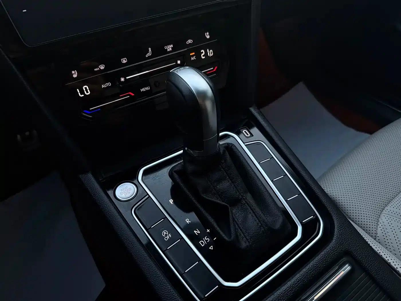 2025 Volkswagen Passat 330TSI DSG Luxury Edition — миниатюра 24
