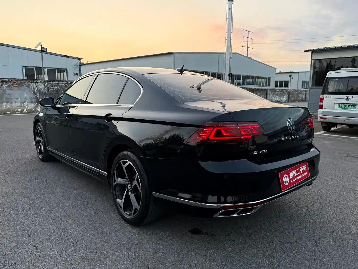 2025 Volkswagen Passat 330TSI DSG Luxury Edition — миниатюра 4