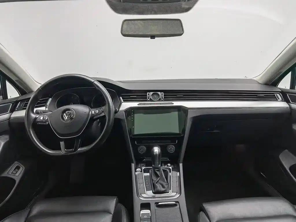 2017 Volkswagen Magotan 330TSI DSG Leading Edition — миниатюра 5