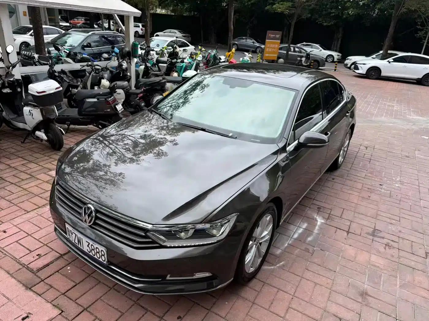 2017 Volkswagen Passat 330TSI DSG Luxury — миниатюра 1