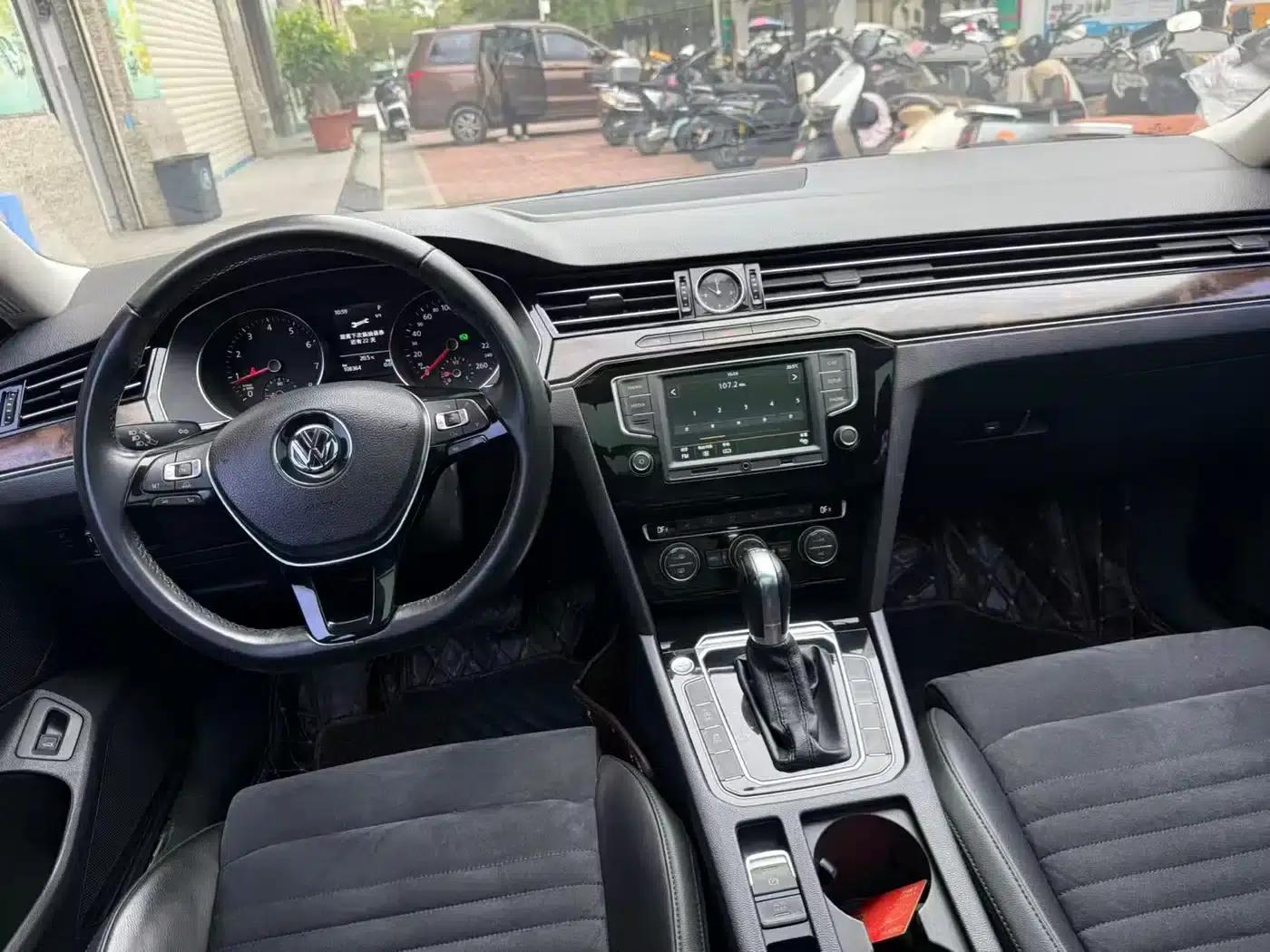 2017 Volkswagen Passat 330TSI DSG Luxury — миниатюра 4