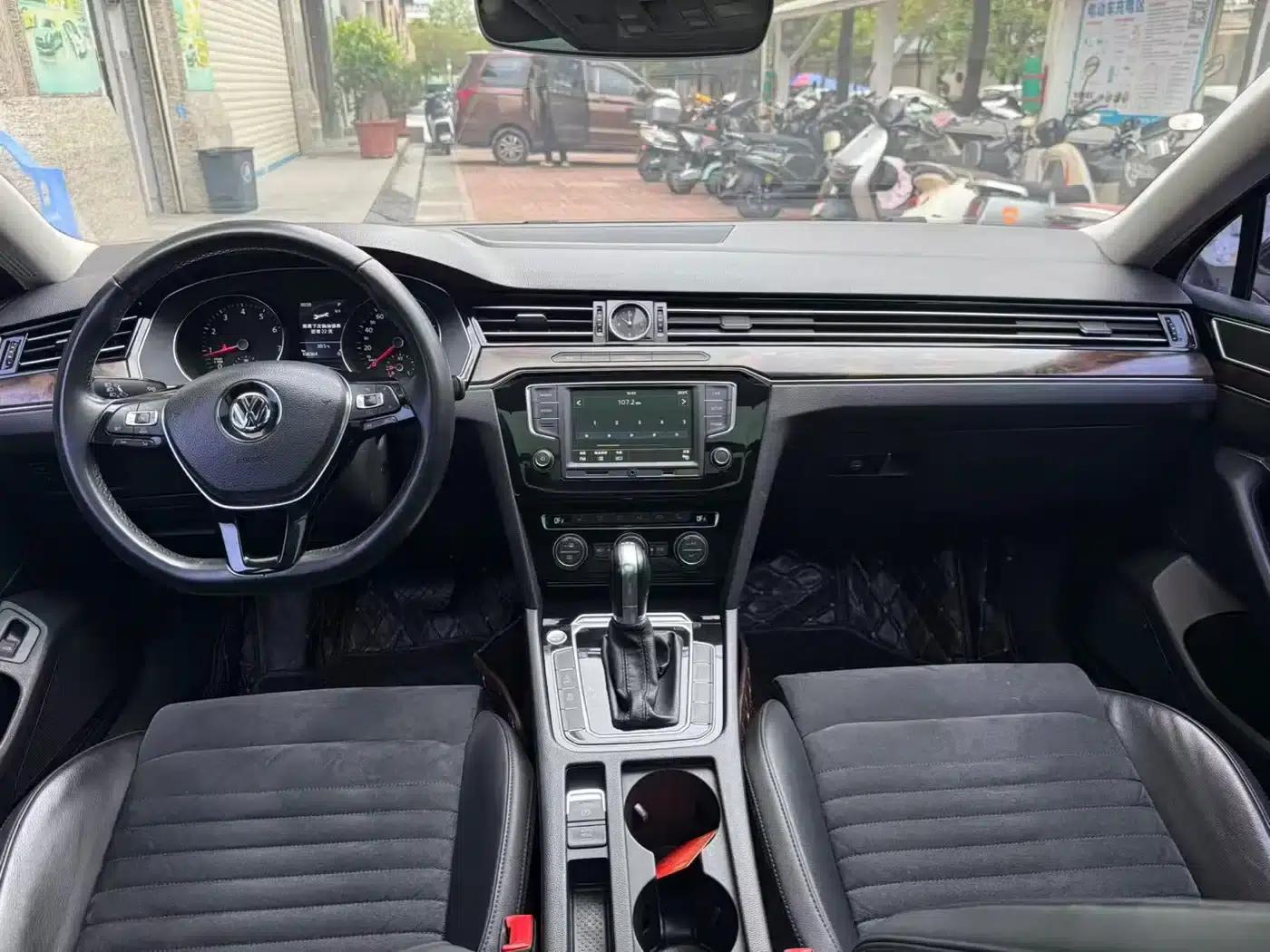 2017 Volkswagen Passat 330TSI DSG Luxury — миниатюра 8