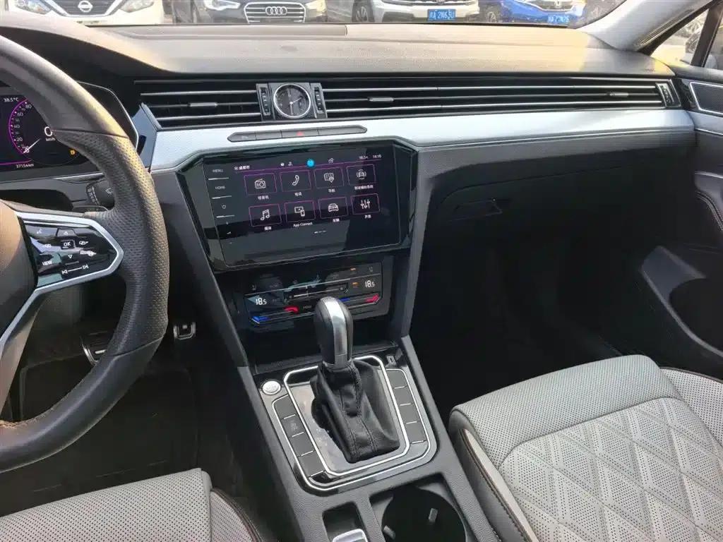 Volkswagen Magotan 2023 2 Millionth Unit Commemorative Edition 330TSI DSG Luxury — миниатюра 13