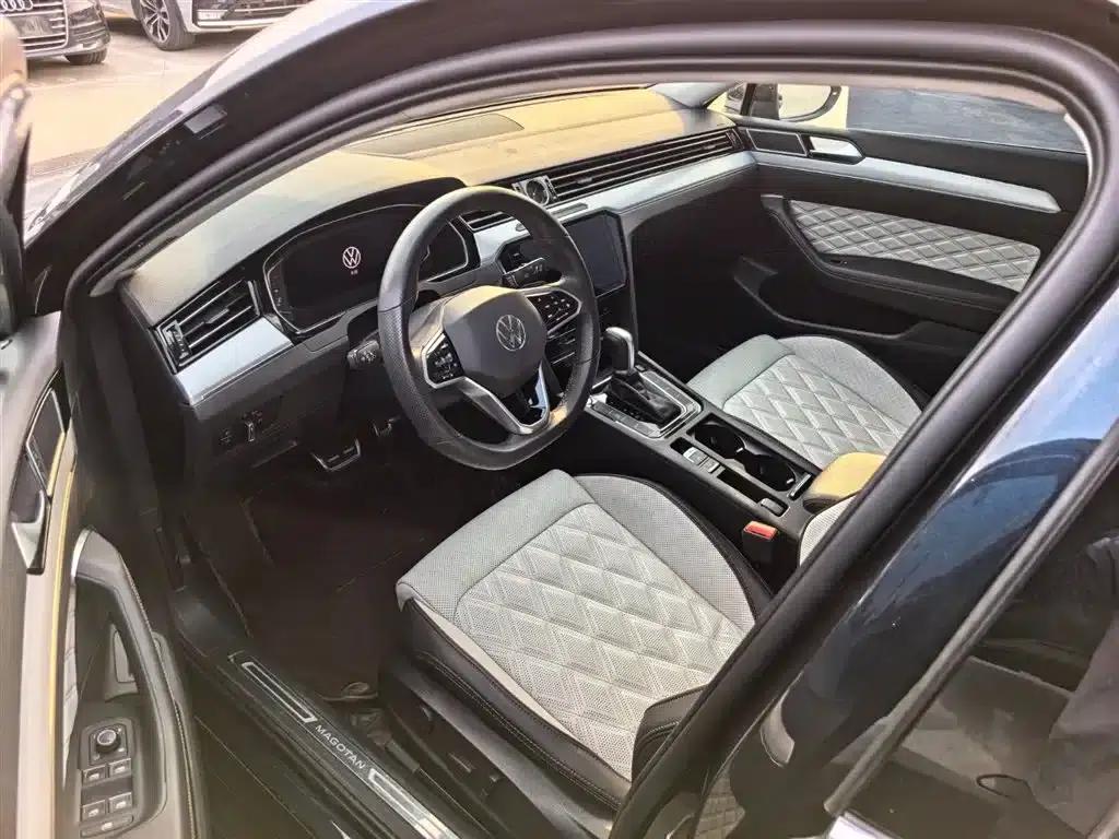 Volkswagen Magotan 2023 2 Millionth Unit Commemorative Edition 330TSI DSG Luxury — миниатюра 8