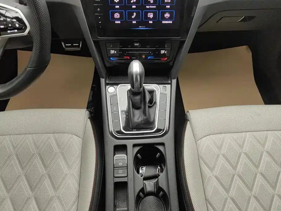 2024 Volkswagen Magotan 330TSI DSG Luxury Edition (2 Million Units Limited Edition) — миниатюра 16
