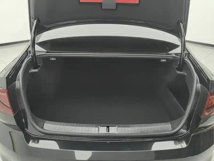 2024 Volkswagen Magotan 330TSI DSG Luxury Edition (2 Million Units Limited Edition) — миниатюра 4