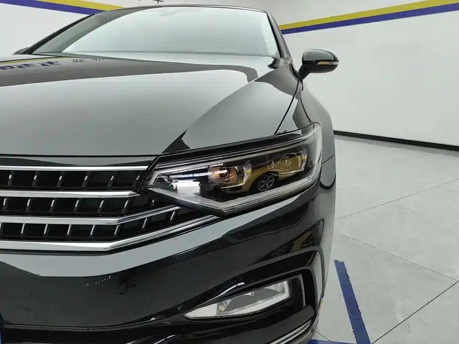 2024 Volkswagen Magotan 330TSI DSG Luxury Edition (2 Million Units Limited Edition) — миниатюра 5