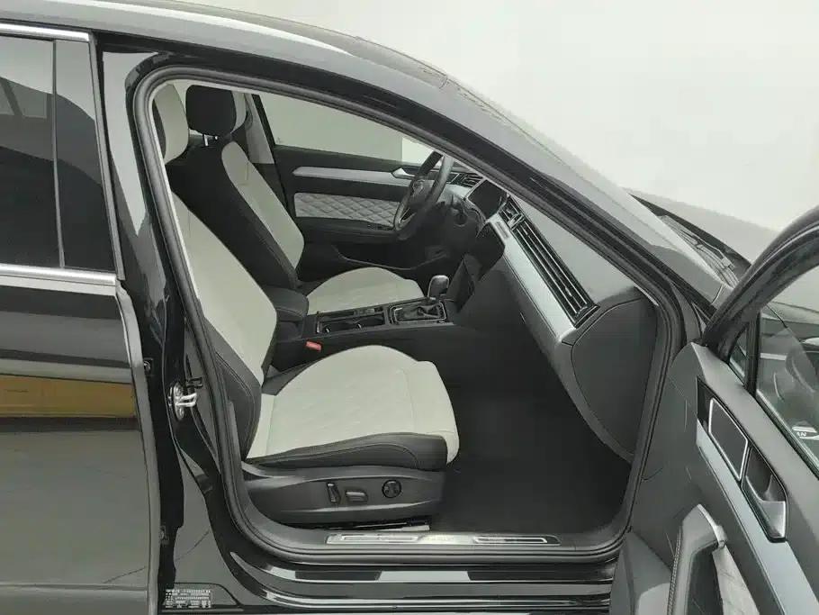 2024 Volkswagen Magotan 330TSI DSG Luxury Edition (2 Million Units Limited Edition) — миниатюра 8
