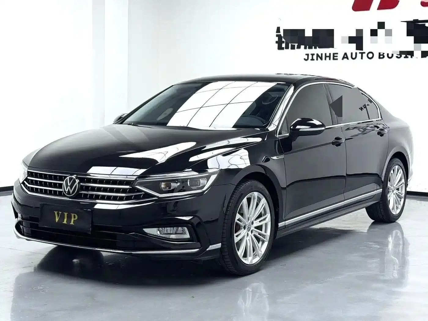 2025 Volkswagen Passat 330TSI DSG Luxury Edition — миниатюра 1