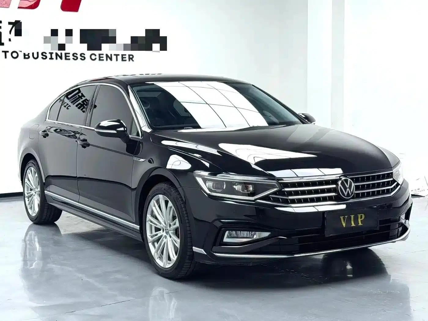 2025 Volkswagen Passat 330TSI DSG Luxury Edition — миниатюра 3