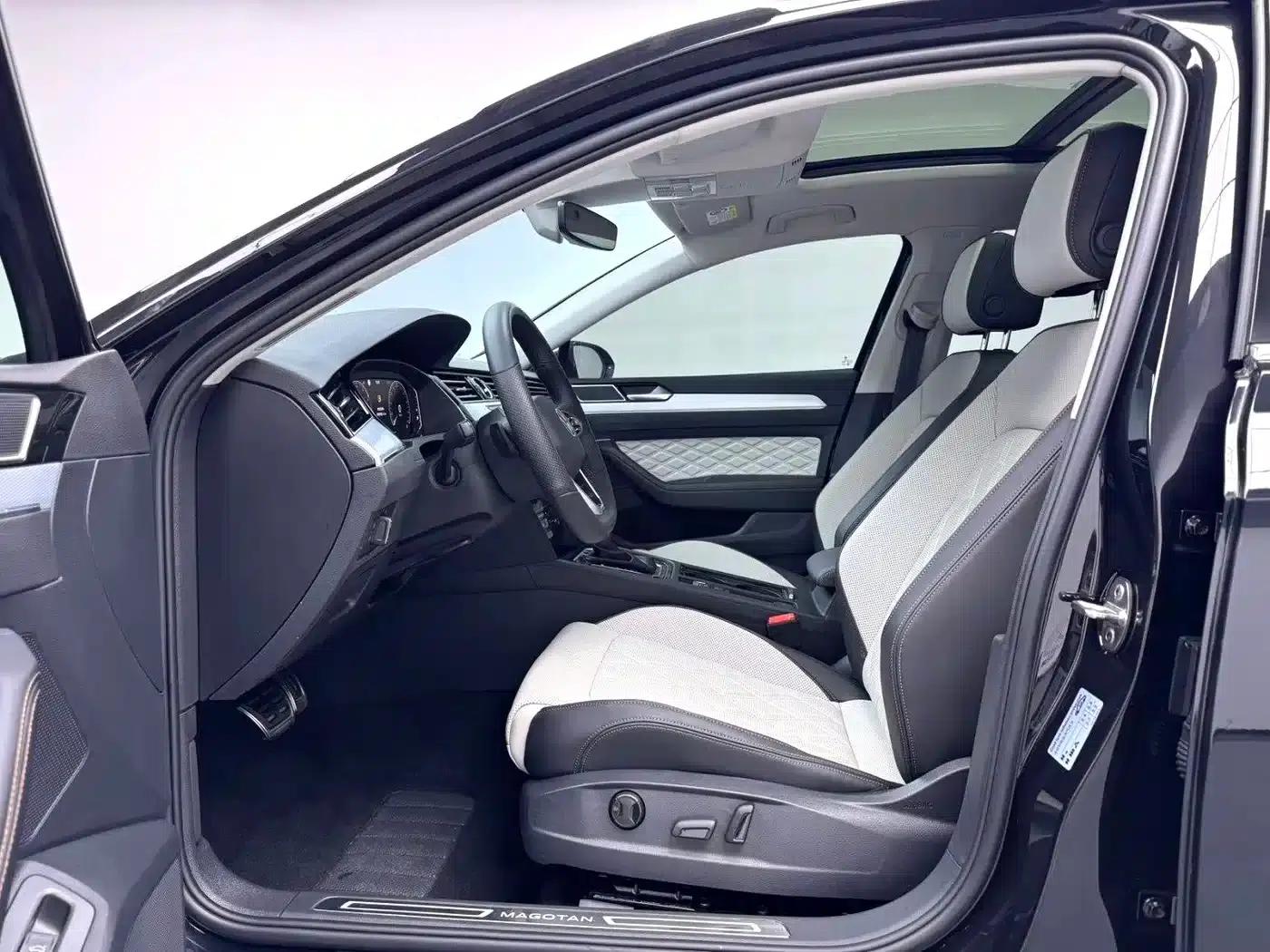 2025 Volkswagen Passat 330TSI DSG Luxury Edition — миниатюра 4