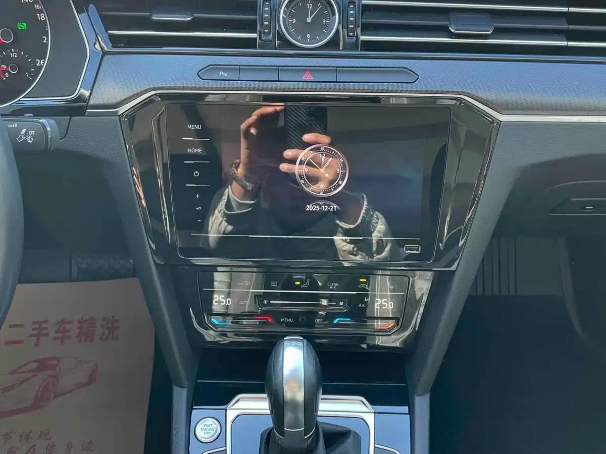2020 Volkswagen Passat 330TSI DSG Leading Edition — миниатюра 8