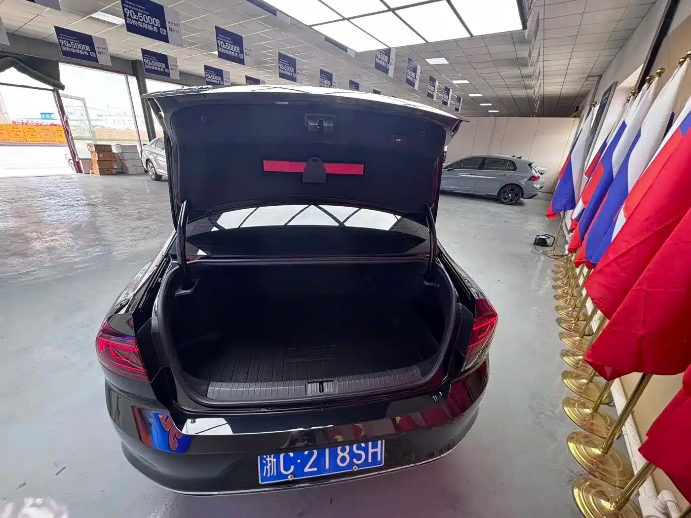 Magotan 2023 2 Millionth Unit Commemorative Edition 280TSI DSG Leading Model — миниатюра 9