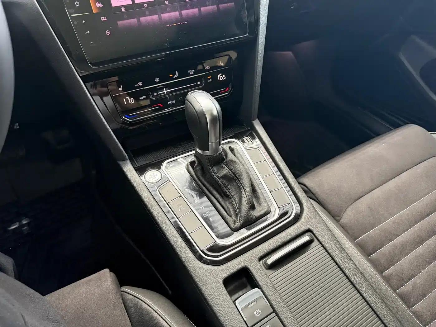 Volkswagen Passat 2021 330TSI DSG 30th Anniversary Edition — миниатюра 15