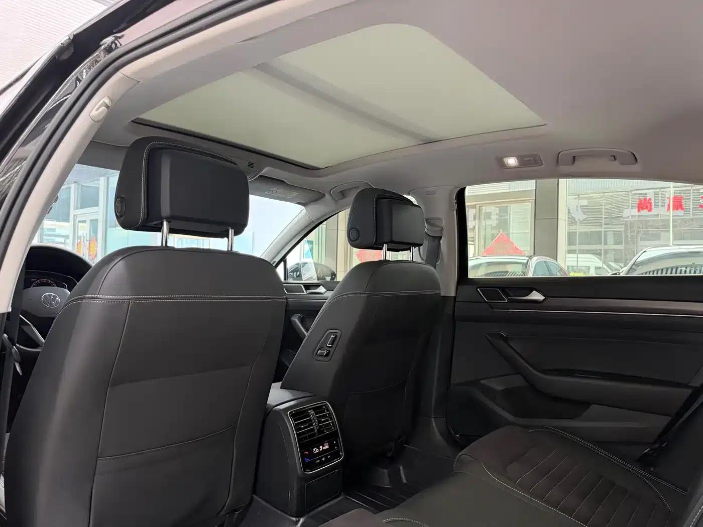 Volkswagen Passat 2021 330TSI DSG 30th Anniversary Edition — миниатюра 16