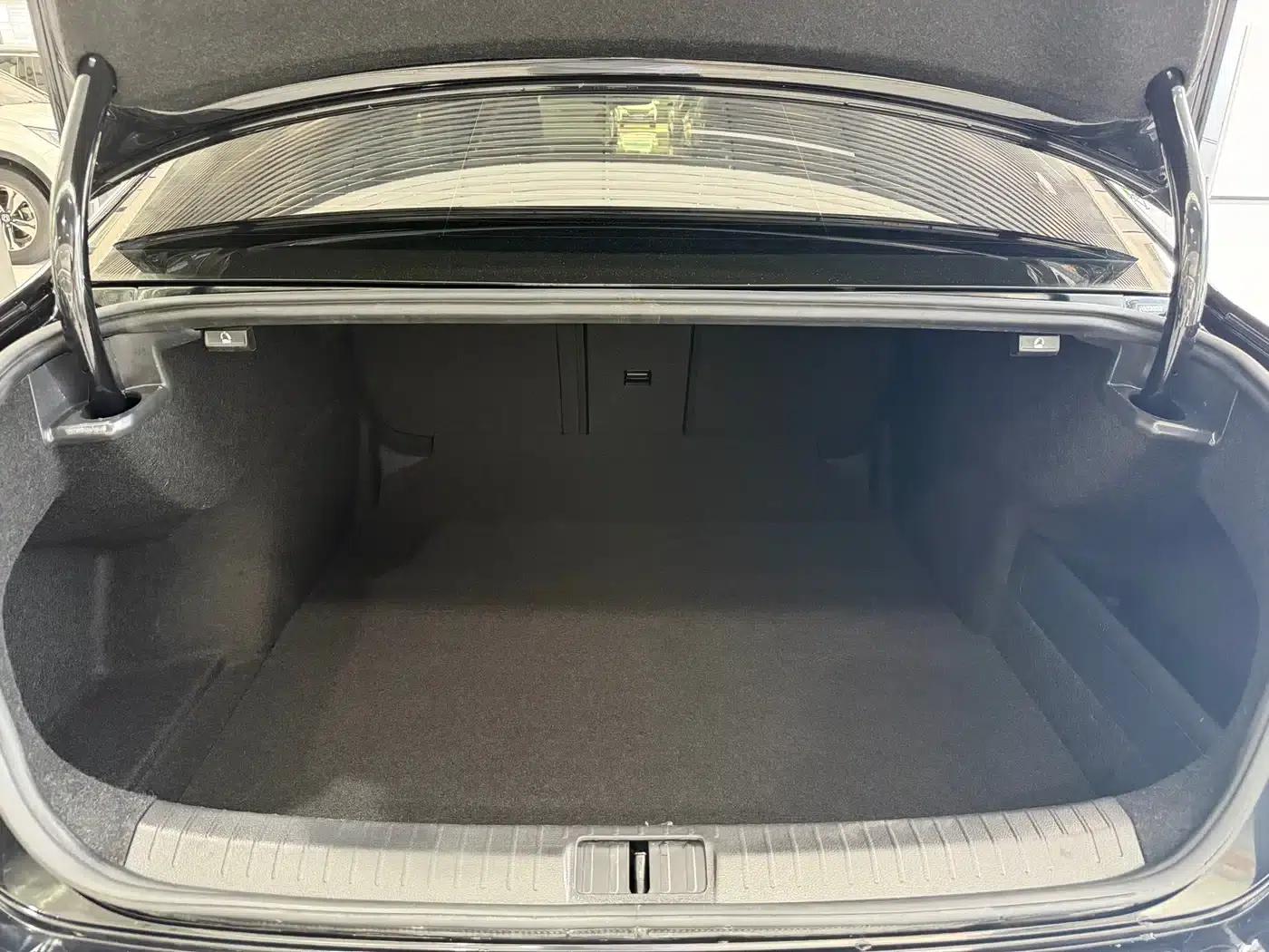 Volkswagen Passat 2021 330TSI DSG 30th Anniversary Edition — миниатюра 17
