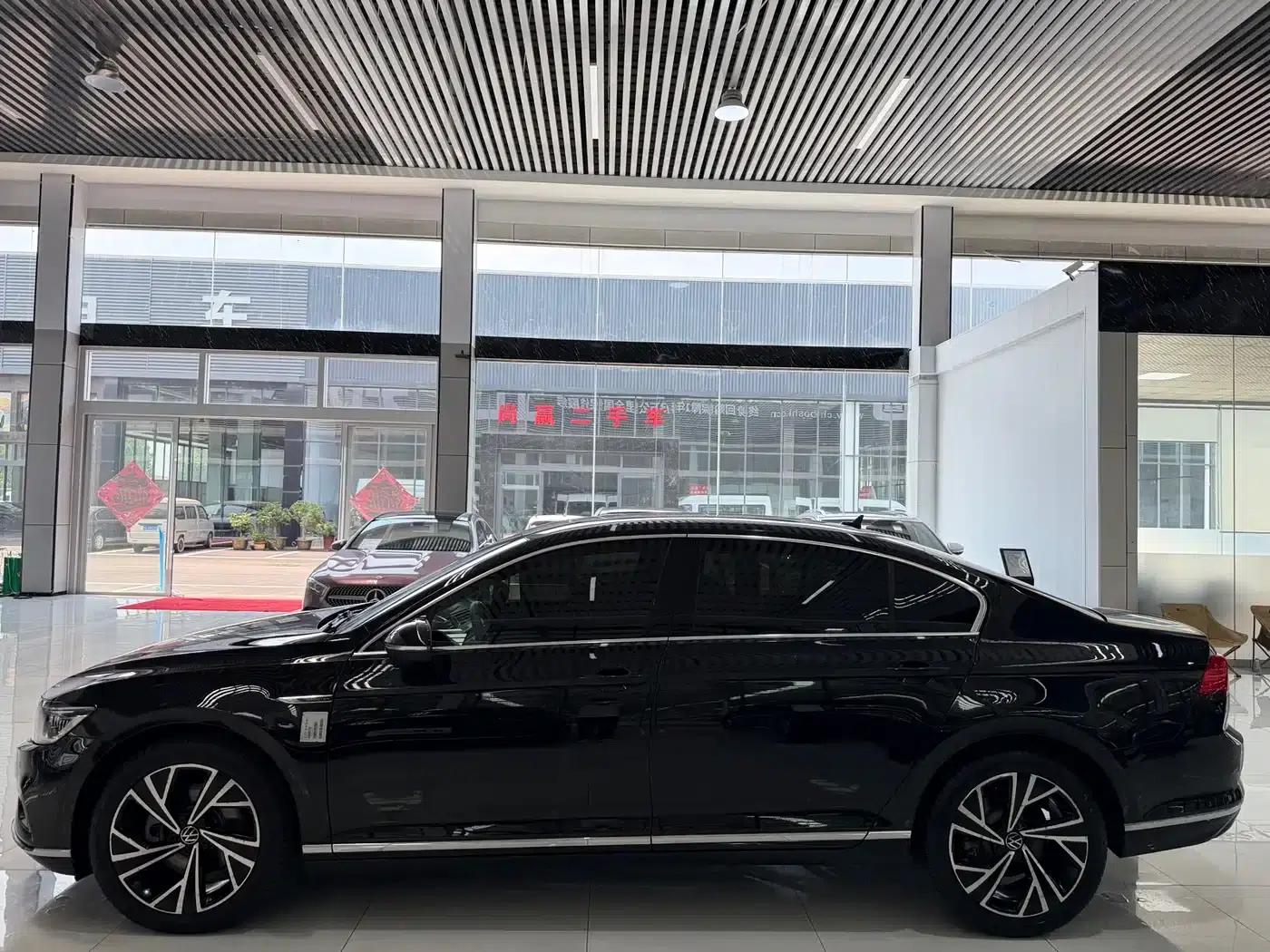 Volkswagen Passat 2021 330TSI DSG 30th Anniversary Edition — миниатюра 3