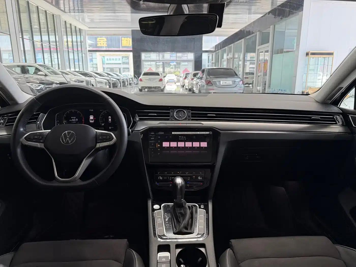 Volkswagen Passat 2021 330TSI DSG 30th Anniversary Edition — миниатюра 9