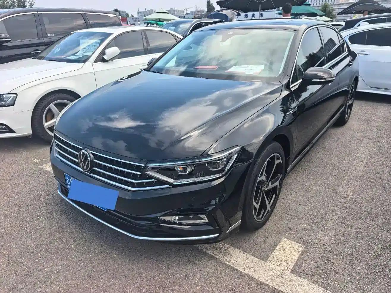 Volkswagen Magotan 2023 2 Millionth Unit Commemorative Edition 330TSI DSG Leading Model — миниатюра 1