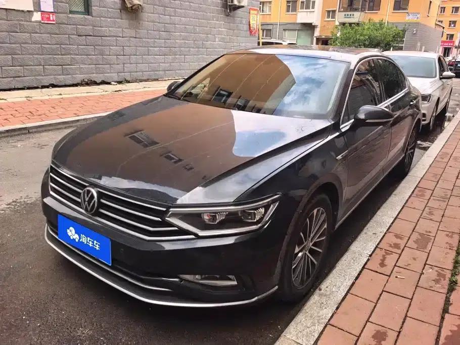 2020 Volkswagen Passat 330TSI DSG Luxury — миниатюра 1
