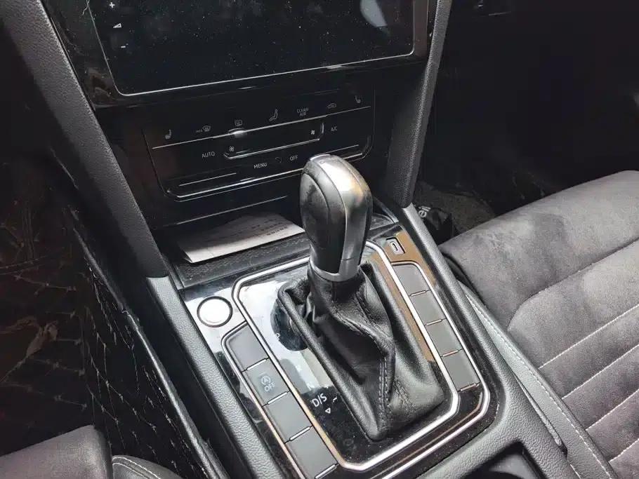 2020 Volkswagen Passat 330TSI DSG Luxury — миниатюра 16