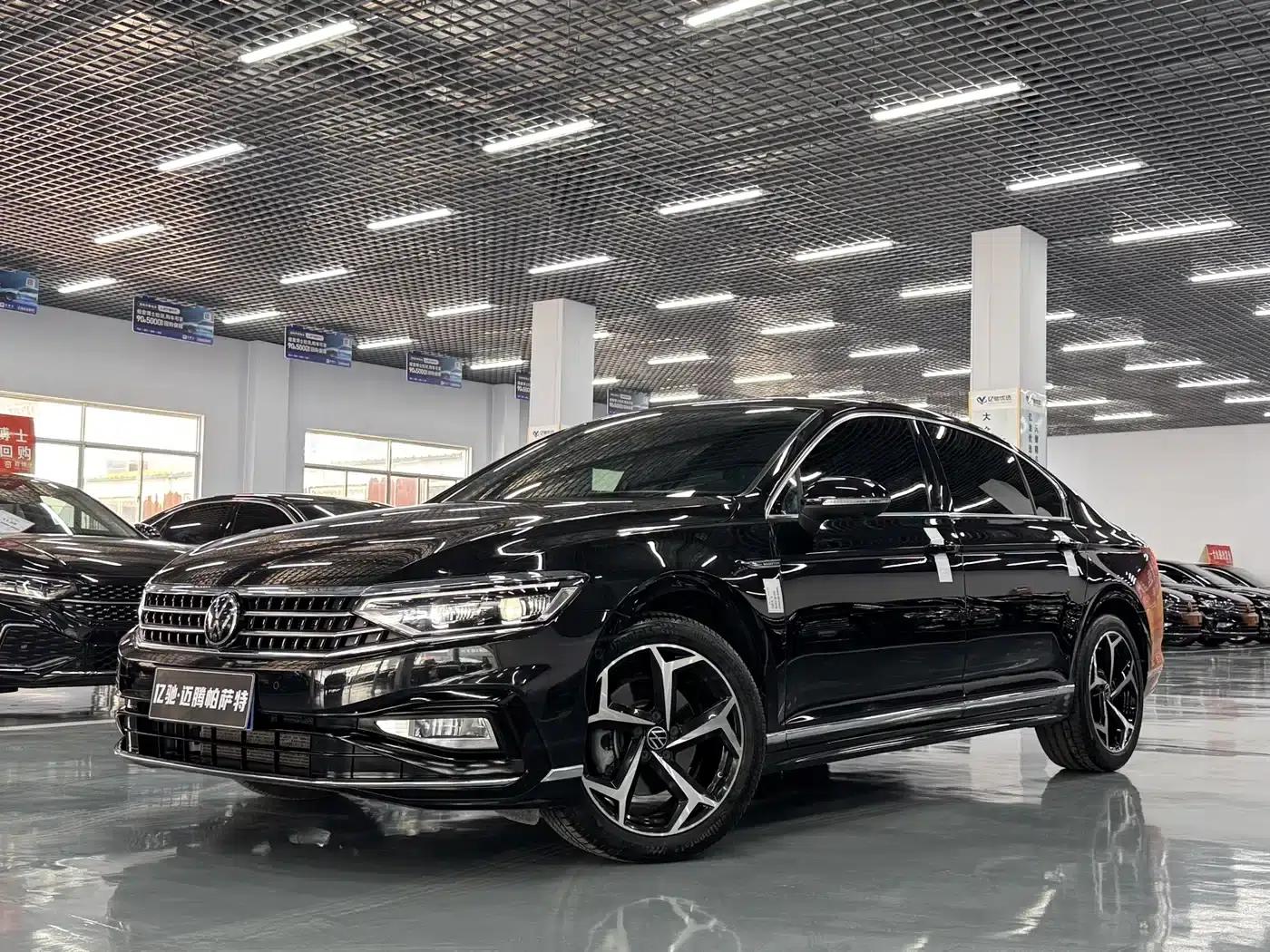 Volkswagen Magotan 2023 2 Millionth Unit Commemorative Edition 380TSI DSG Flagship Model — миниатюра 1
