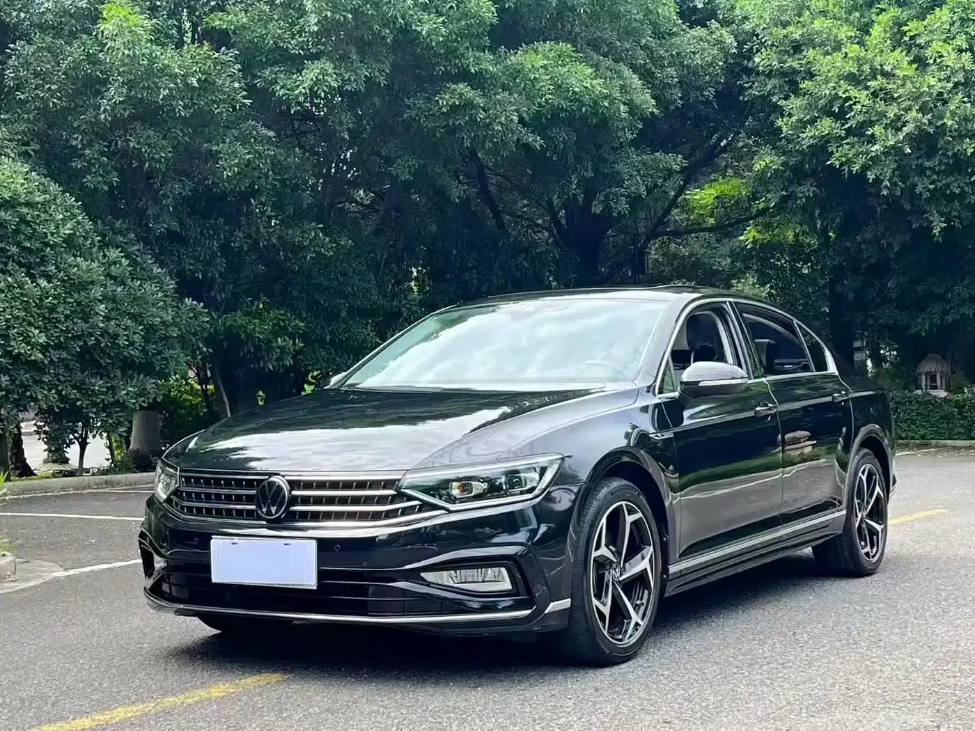 Volkswagen Magotan 2023 2 Millionth Unit Commemorative Edition 330TSI DSG Luxury — миниатюра 1
