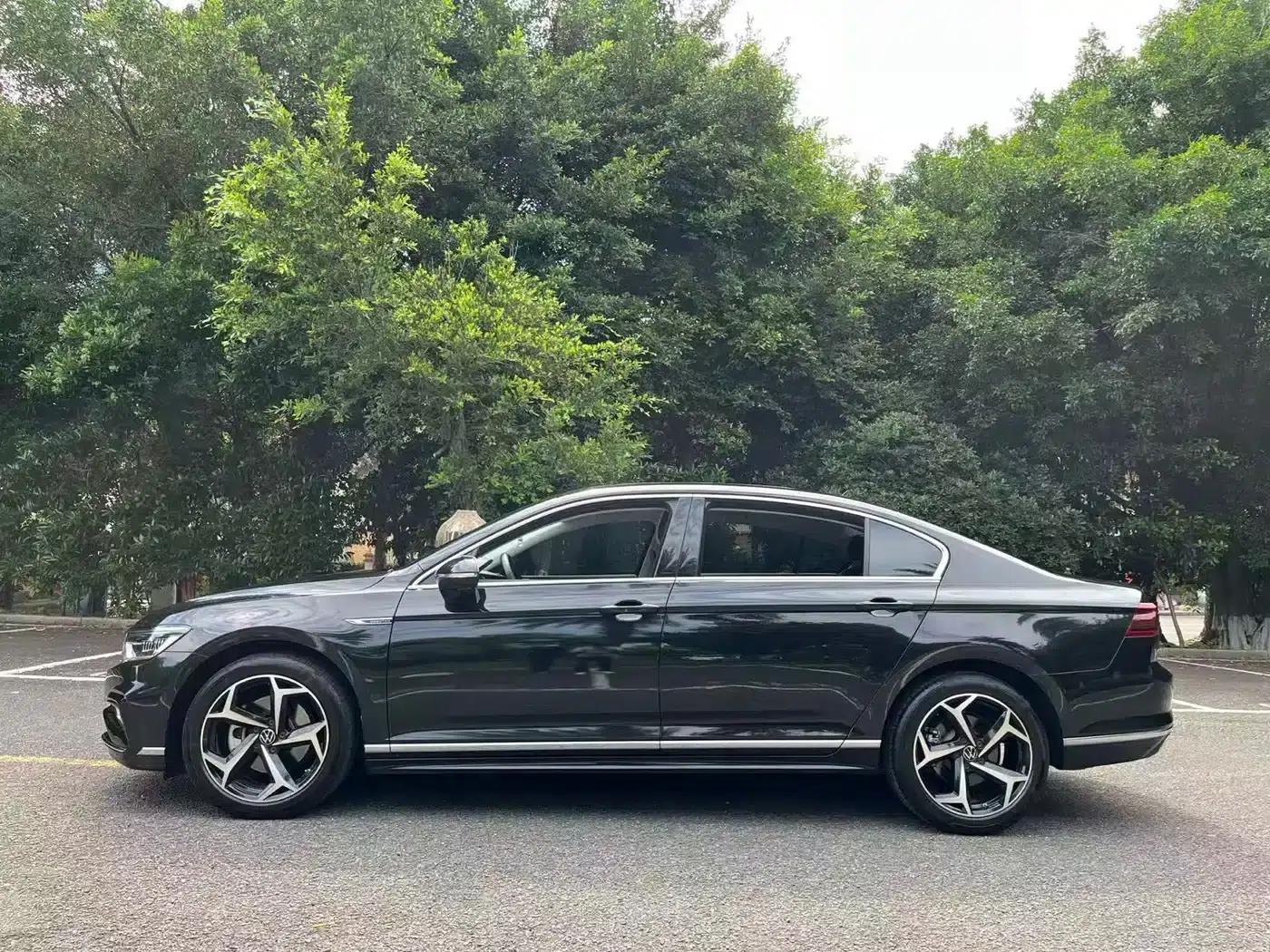 Volkswagen Magotan 2023 2 Millionth Unit Commemorative Edition 330TSI DSG Luxury — миниатюра 12