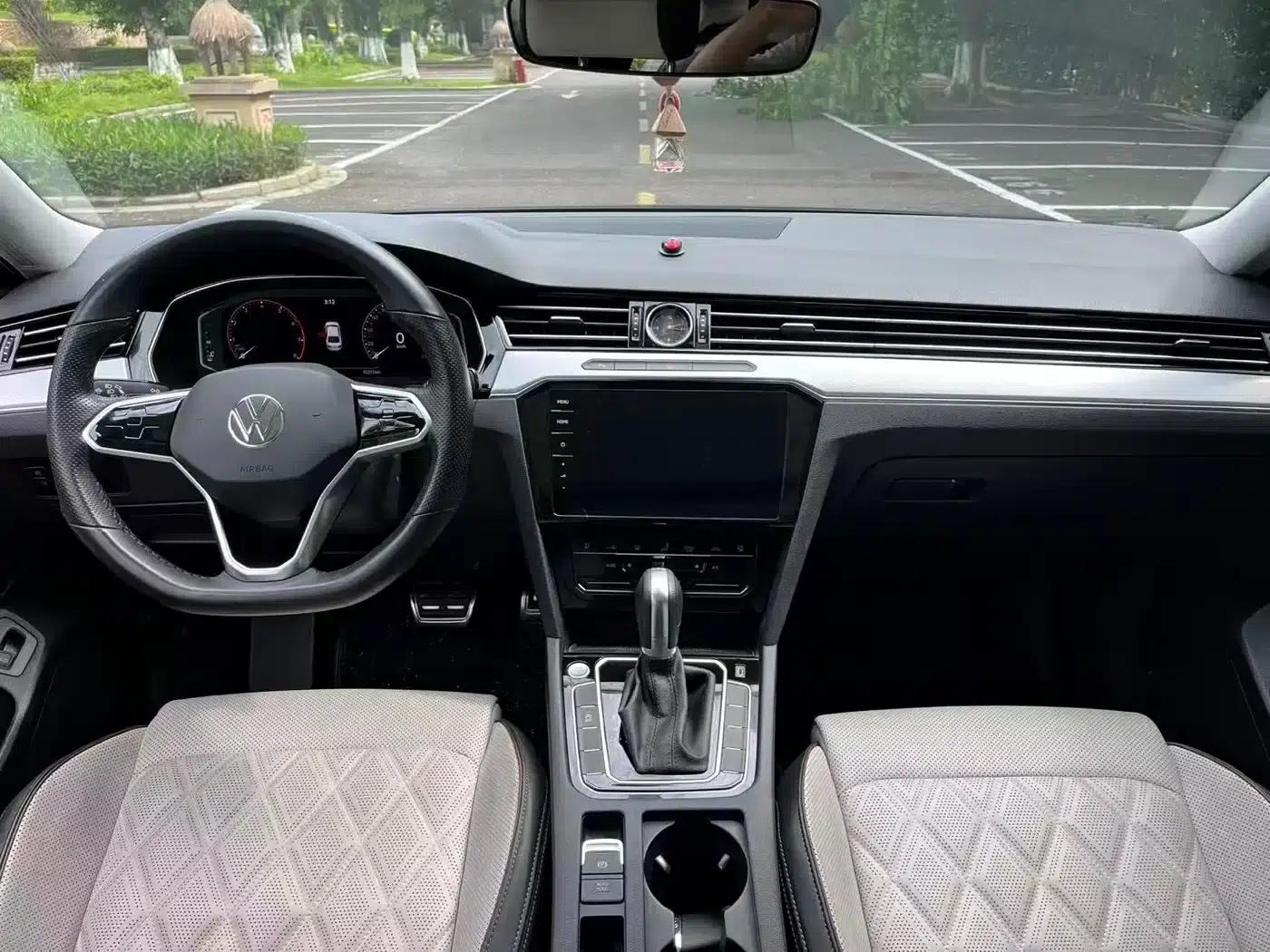 Volkswagen Magotan 2023 2 Millionth Unit Commemorative Edition 330TSI DSG Luxury — миниатюра 5