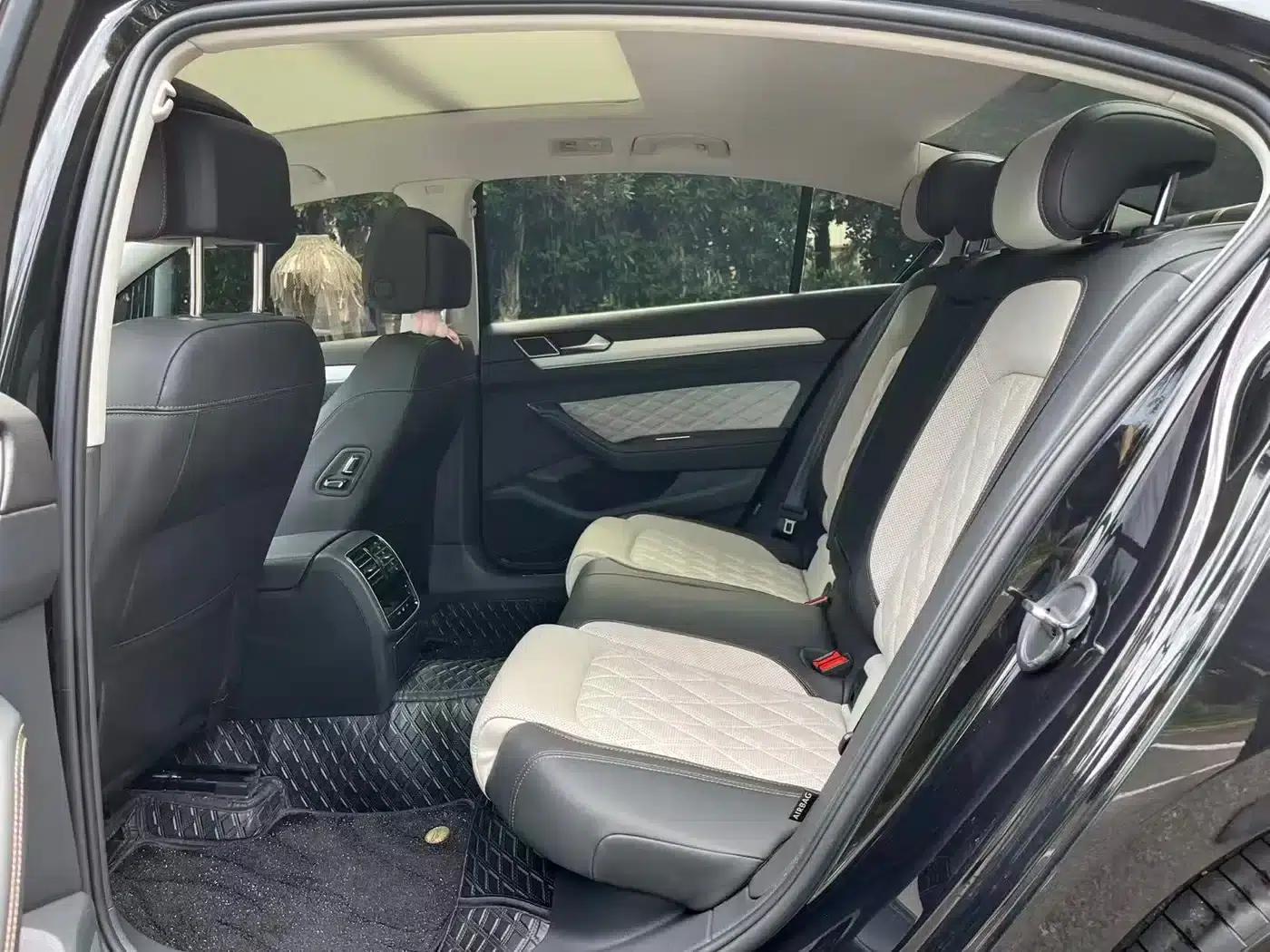 Volkswagen Magotan 2023 2 Millionth Unit Commemorative Edition 330TSI DSG Luxury — миниатюра 6