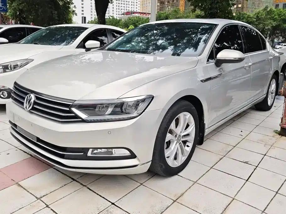 2017 Volkswagen Passat 380TSI DSG Luxury — миниатюра 1