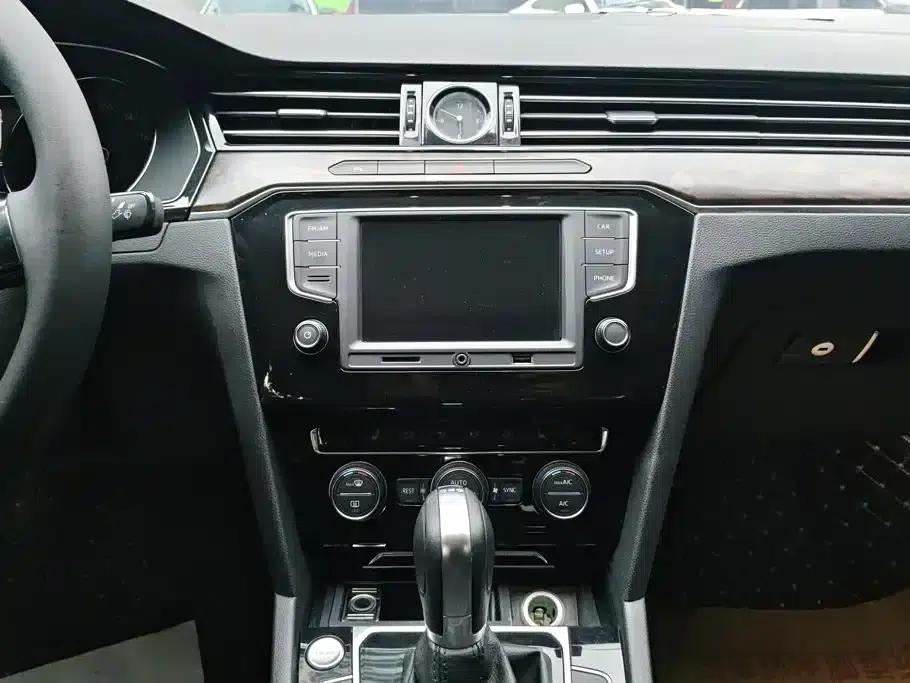 2017 Volkswagen Passat 380TSI DSG Luxury — миниатюра 13