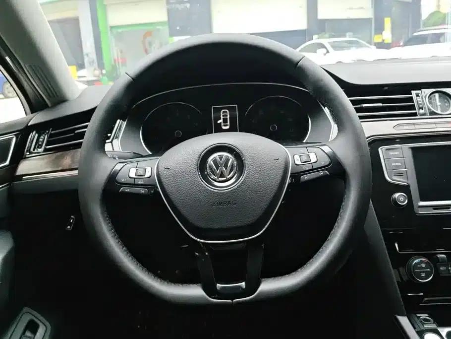 2017 Volkswagen Passat 380TSI DSG Luxury — миниатюра 15