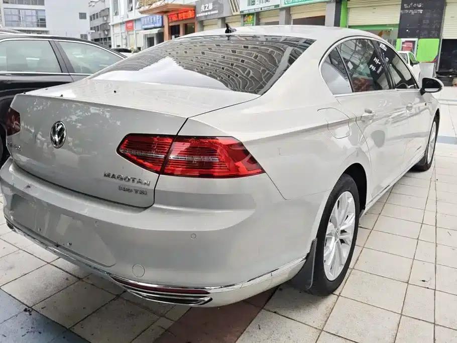 2017 Volkswagen Passat 380TSI DSG Luxury — миниатюра 3