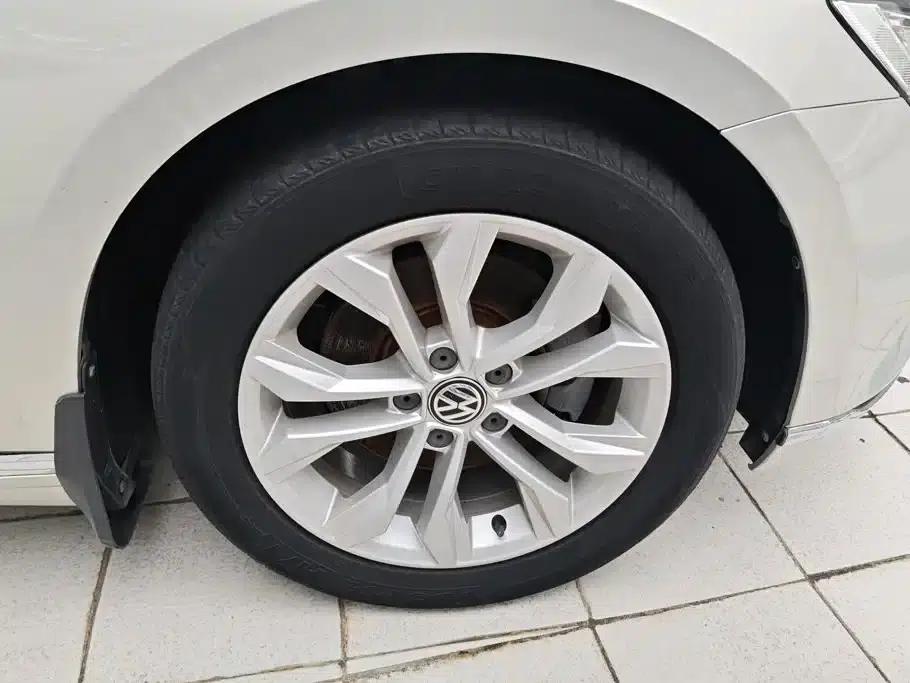 2017 Volkswagen Passat 380TSI DSG Luxury — миниатюра 6