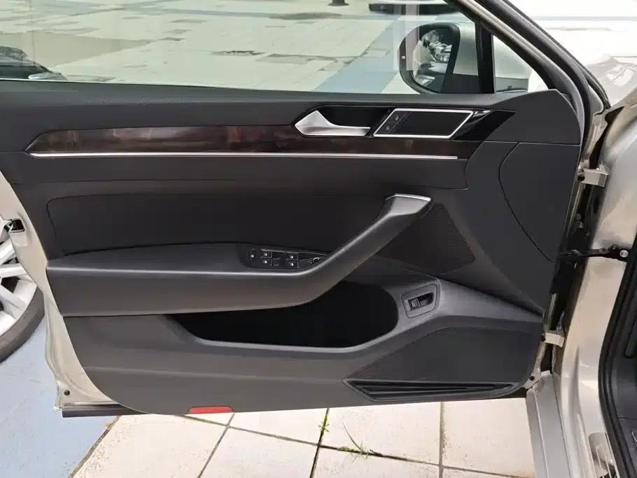 2017 Volkswagen Passat 380TSI DSG Luxury — миниатюра 7