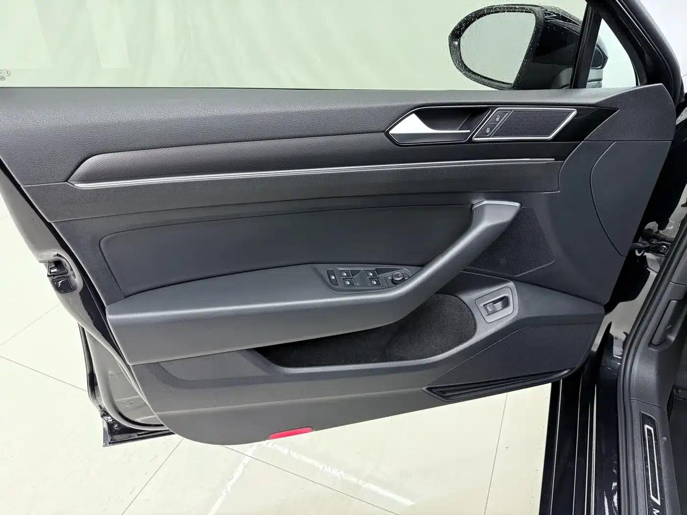Volkswagen Passat 2021 330TSI DSG 30th Anniversary Edition — миниатюра 11