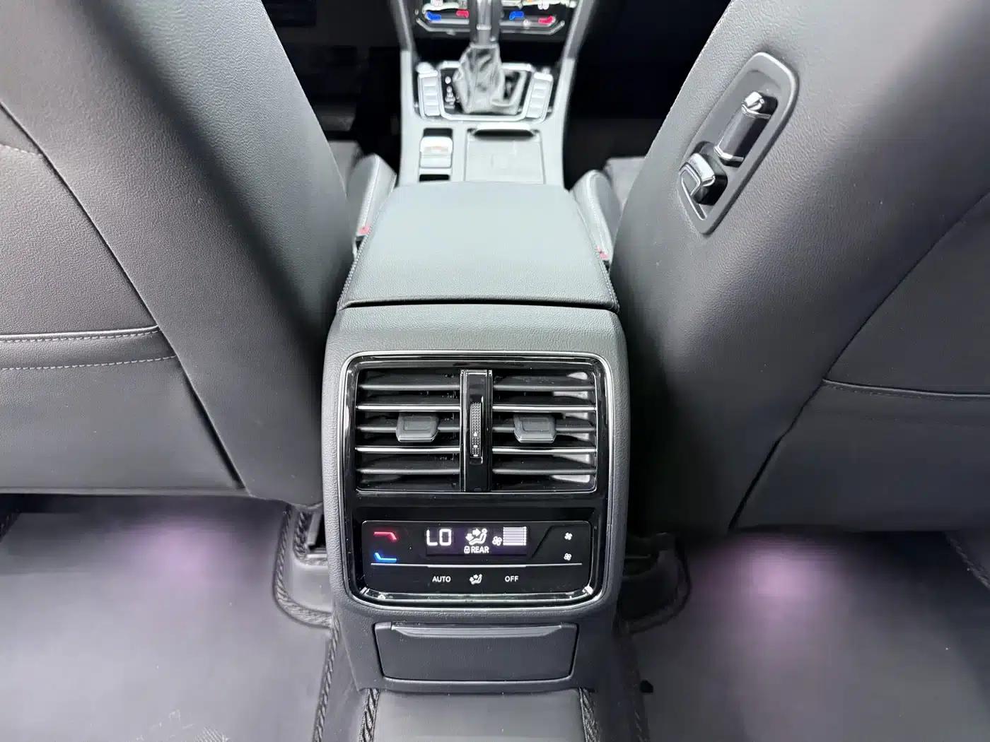 Volkswagen Passat 2021 330TSI DSG 30th Anniversary Edition — миниатюра 15