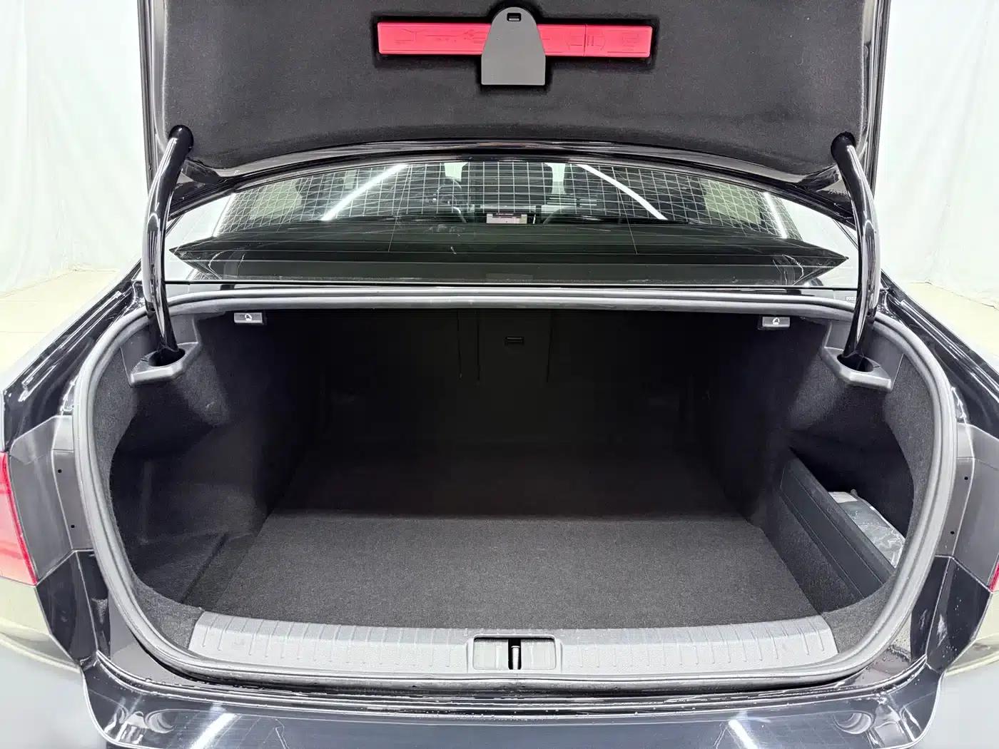 Volkswagen Passat 2021 330TSI DSG 30th Anniversary Edition — миниатюра 16