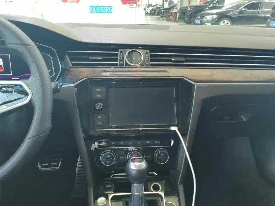 2017 Volkswagen Passat 380TSI DSG Luxury — миниатюра 13