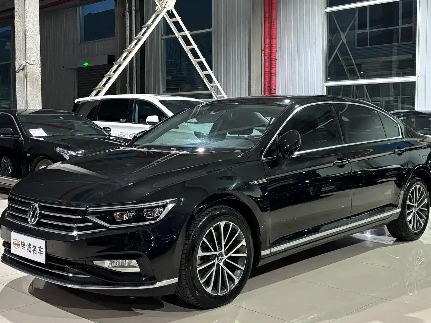 2020 Volkswagen Passat 330TSI DSG Luxury — миниатюра 1