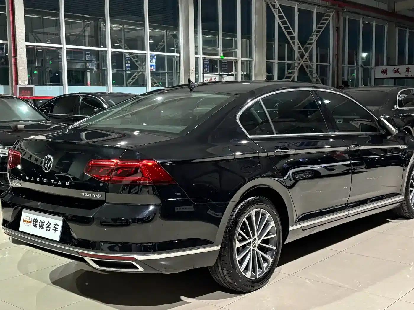 2020 Volkswagen Passat 330TSI DSG Luxury — миниатюра 4