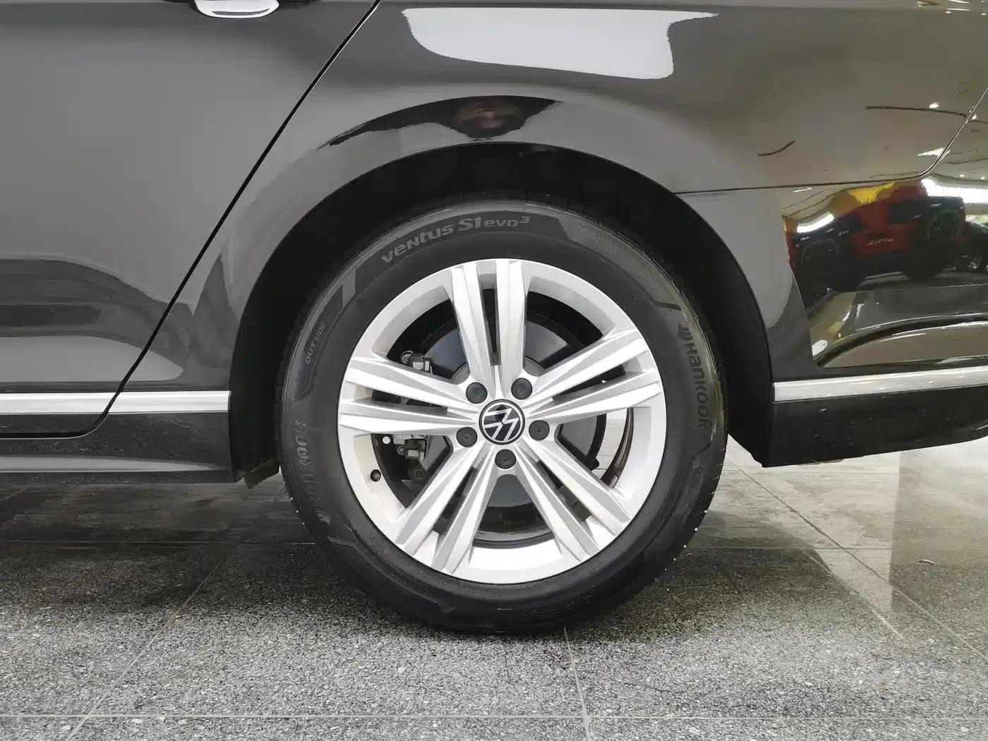 2024 Volkswagen Magotan 2028 2 Million Unit Limited Edition 280TSI DSG Comfort Model — миниатюра 19